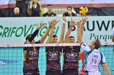 Comment lire efficacement un score en direct au volley : guide pour débutants