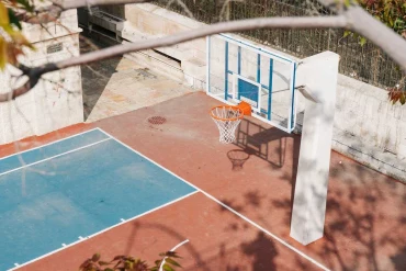 Quelles sont les rivalités les plus explosives du basketball et pourquoi fascinent-elles autant ?