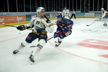 Les postes clés du hockey sur glace : quels rôles, missions et joueurs emblématiques ?