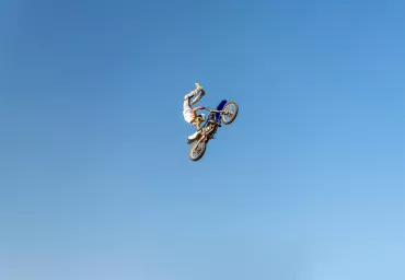Les innovations technologiques qui transforment le monde de la compétition auto et moto